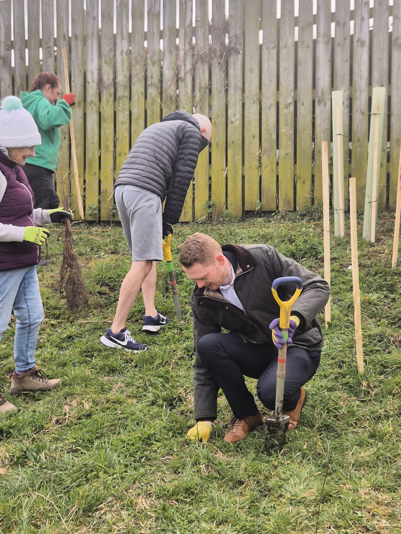 Luke Myer MP Visits Lingdale to Support Community Orchard Project
